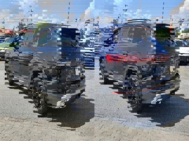 New 2026 Volkswagen Atlas Peak Edition image 9