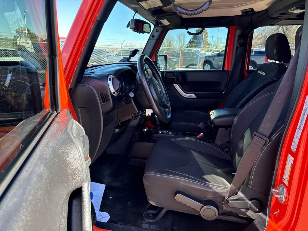 Used 2015 Jeep Wrangler Unlimited Sahara w/ Connectivity Group image 13