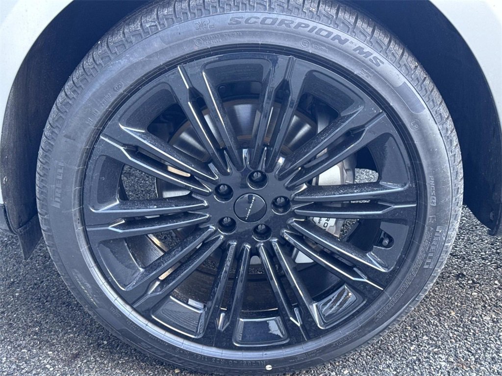 New 2026 Land Rover Range Rover Long Wheelbase SE image 11