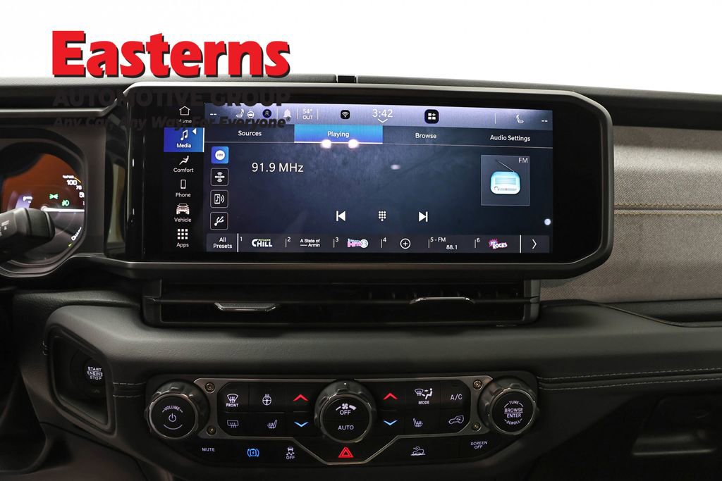 Used 2025 Jeep Wrangler Unlimited Sahara AWD/4WD image 12