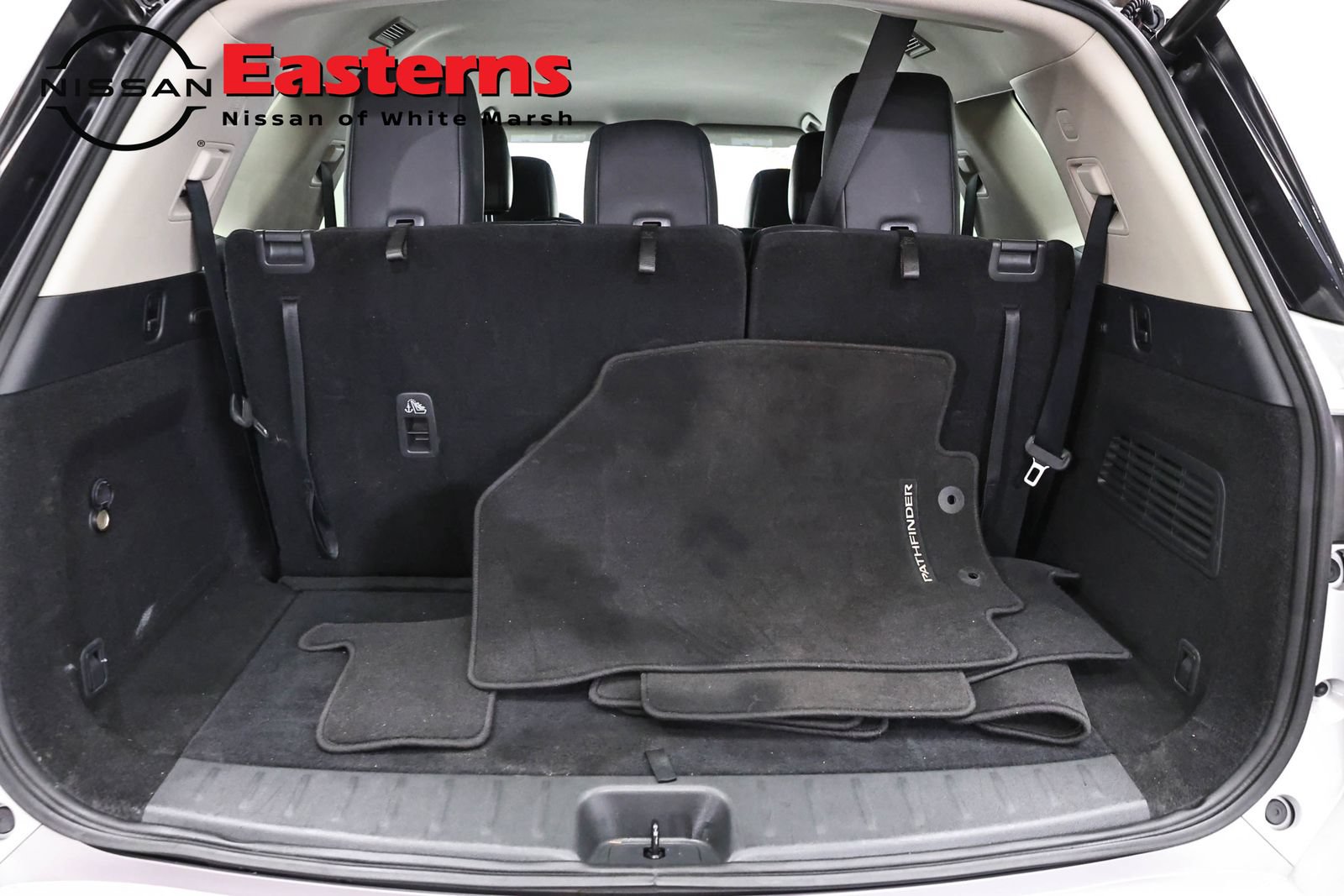 Used 2023 Nissan Pathfinder SL AWD/4WD image 9