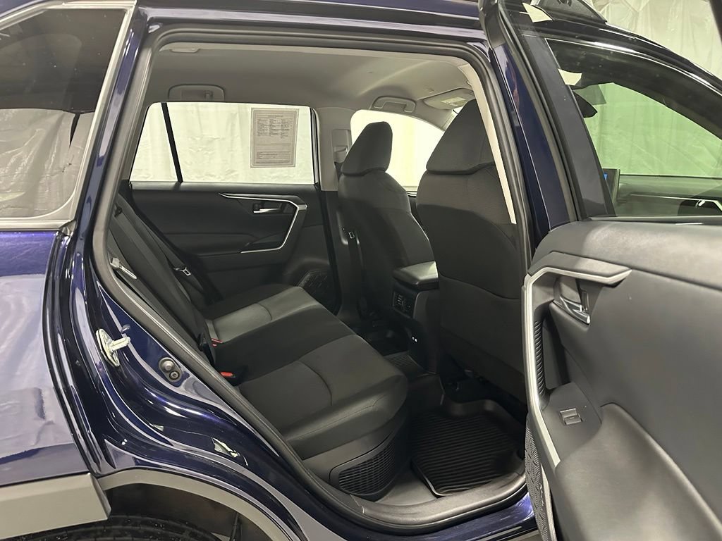 Used 2025 Toyota RAV4 XLE AWD/4WD image 51