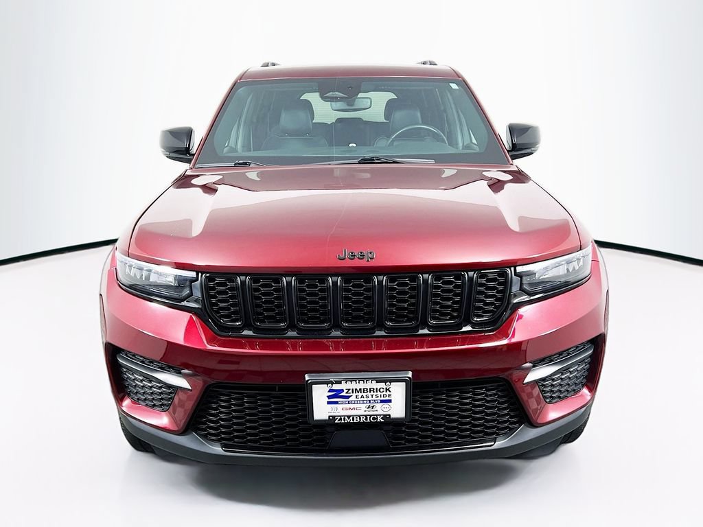 Used 2022 Jeep Grand Cherokee Altitude AWD/4WD image 2