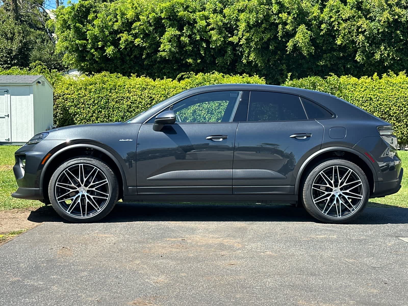 New 2026 Porsche Macan 4 Electric AWD/4WD image 2