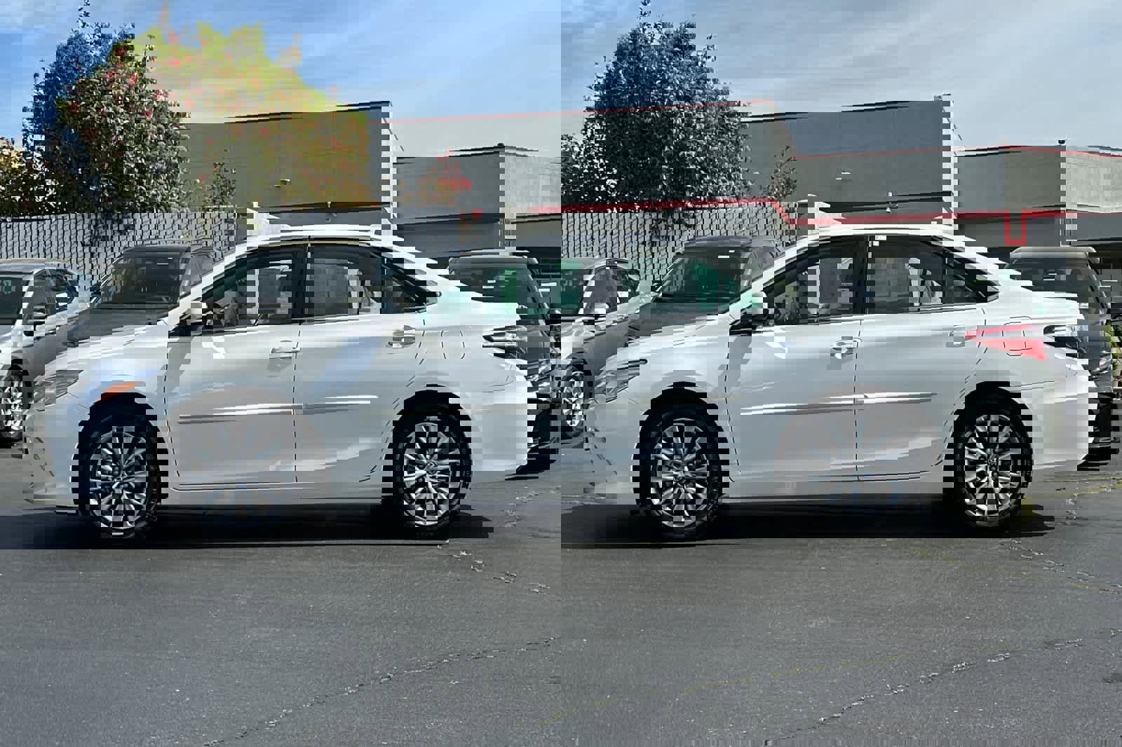 Used 2017 Toyota Camry XLE image 9