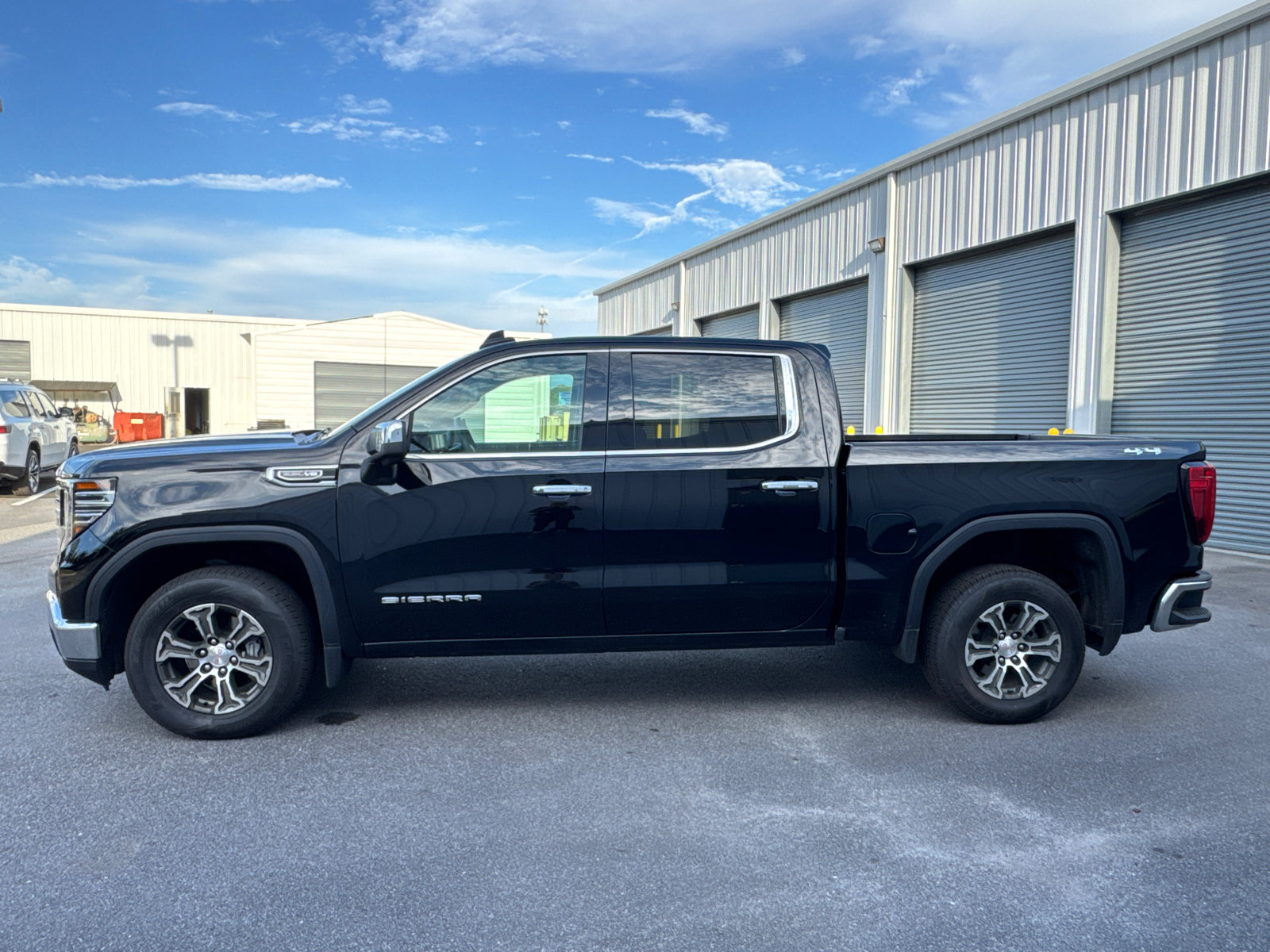 Used 2025 GMC Sierra 1500 SLT AWD/4WD image 8