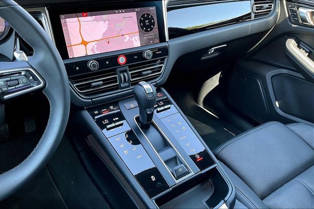 Used 2026 Porsche Macan image 16