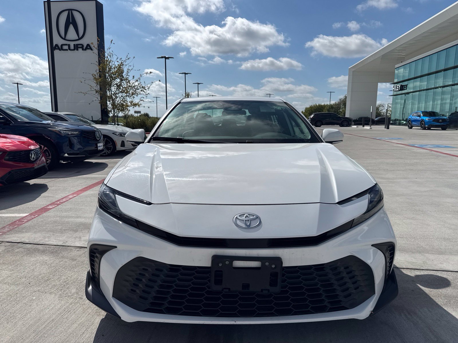 Used 2025 Toyota Camry SE FWD image 2