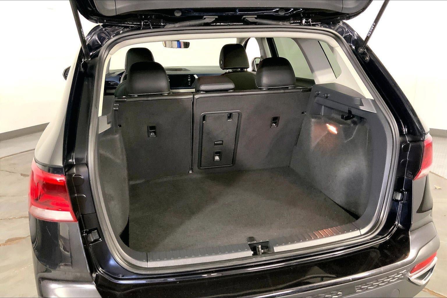 Used 2023 Volkswagen Taos SE image 4