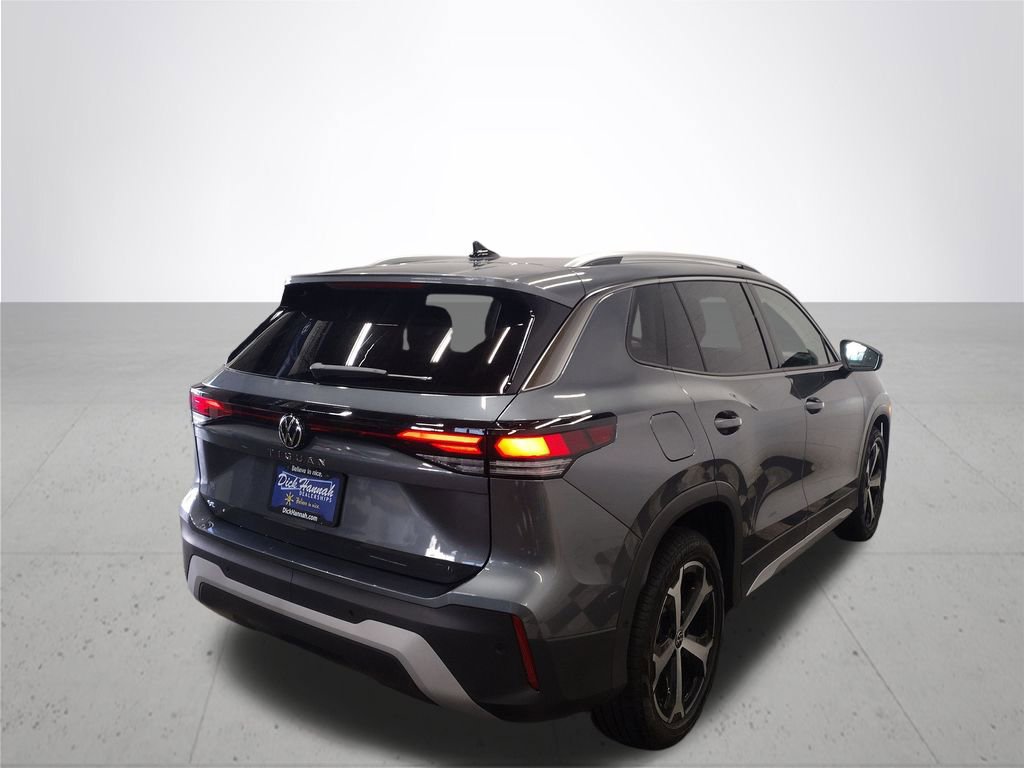 New 2025 Volkswagen Tiguan SE image 12