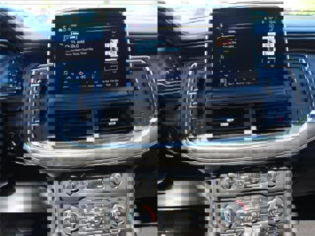 Used 2023 Chevrolet Suburban Z71 image 14