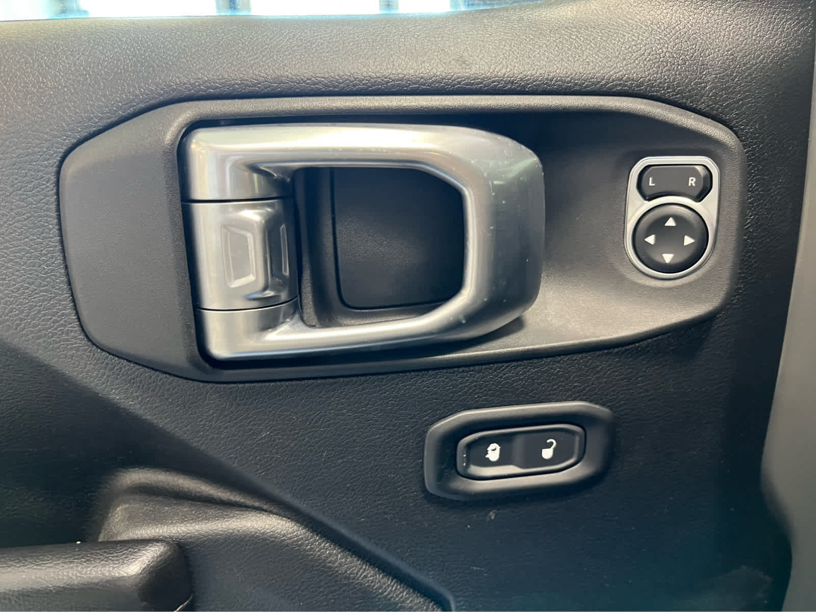 Used 2021 Jeep Wrangler Sport AWD/4WD image 22