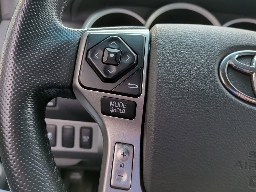 Used 2015 Toyota Tacoma 4x4 Access Cab V6 w/ TRD Sport Package image 19