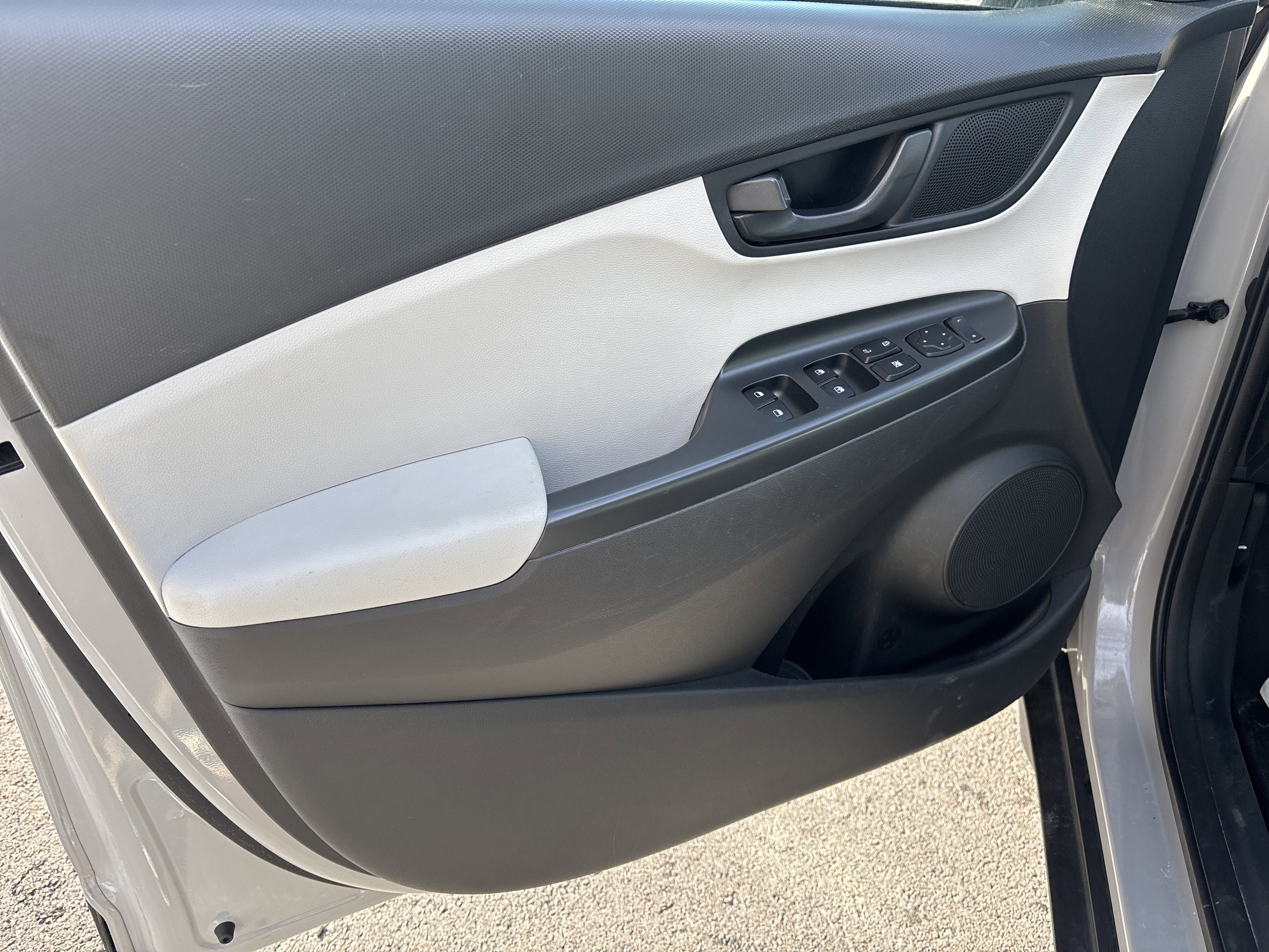 Used 2023 Hyundai Kona SEL image 15