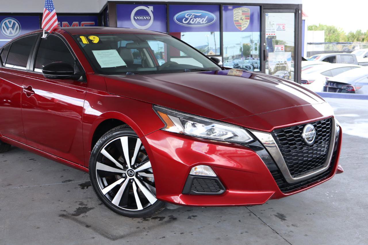 Used 2019 Nissan Altima 2.5 SR w/ SR Premium Package FWD image 2