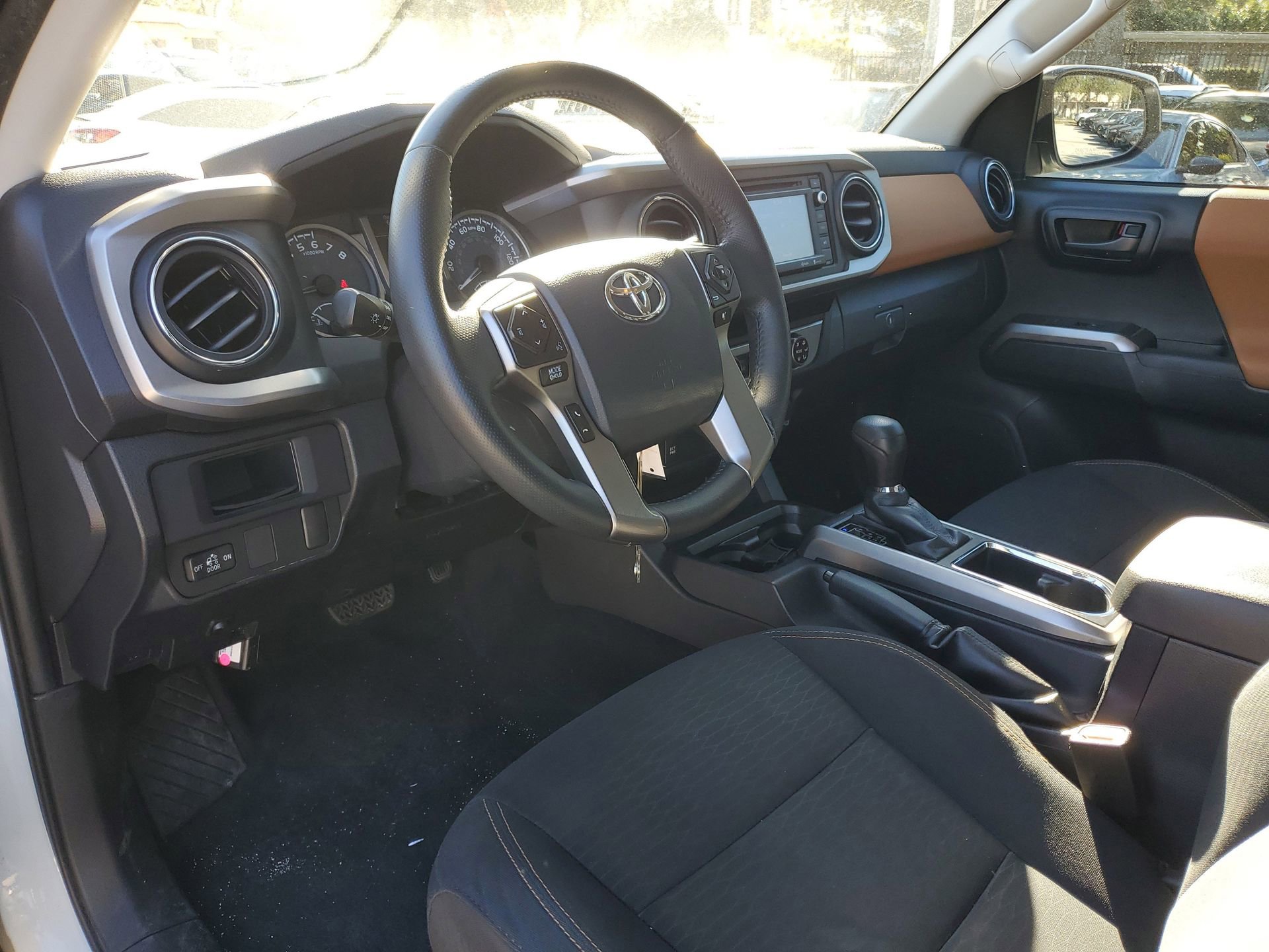 Used 2017 Toyota Tacoma SR5 w/ Tow Package image 18