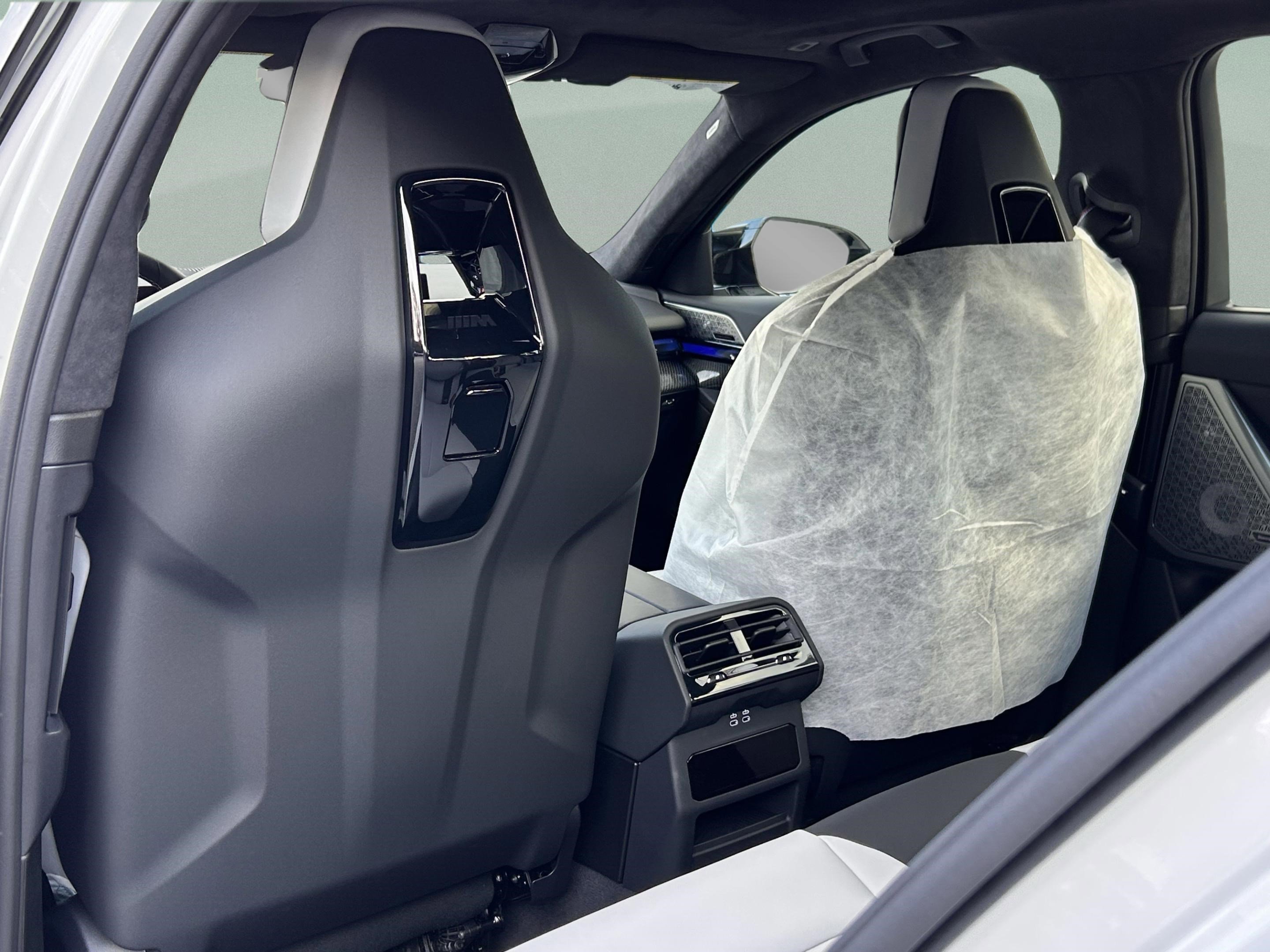 Used 2026 BMW M5 w/ Executive Package image 33