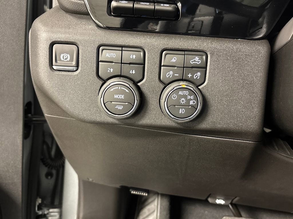 Certified 2026 Chevrolet Silverado 1500 High Country w/ Technology Package image 36