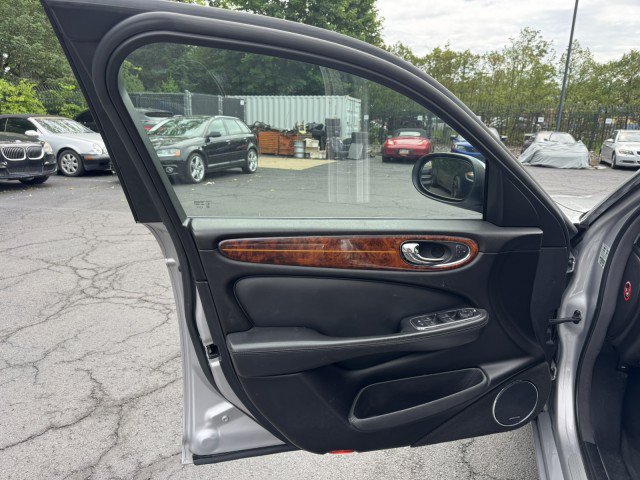 Used 2005 Jaguar XJ Vanden Plas Super V8 RWD image 18