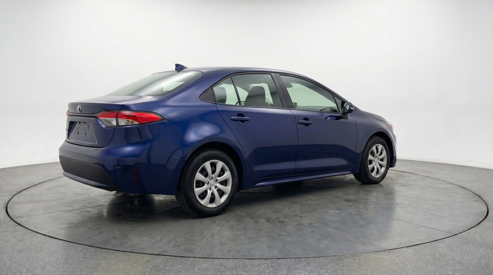 Used 2025 Toyota Corolla LE FWD image 9