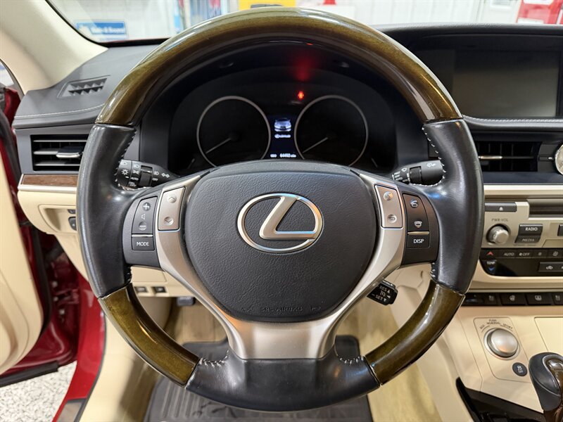 Used 2015 Lexus ES 350 w/ Luxury Package FWD image 8