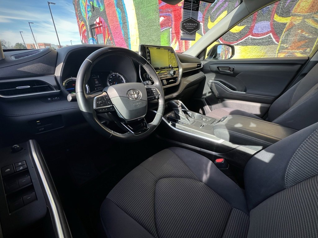 Used 2021 Toyota Highlander LE image 17