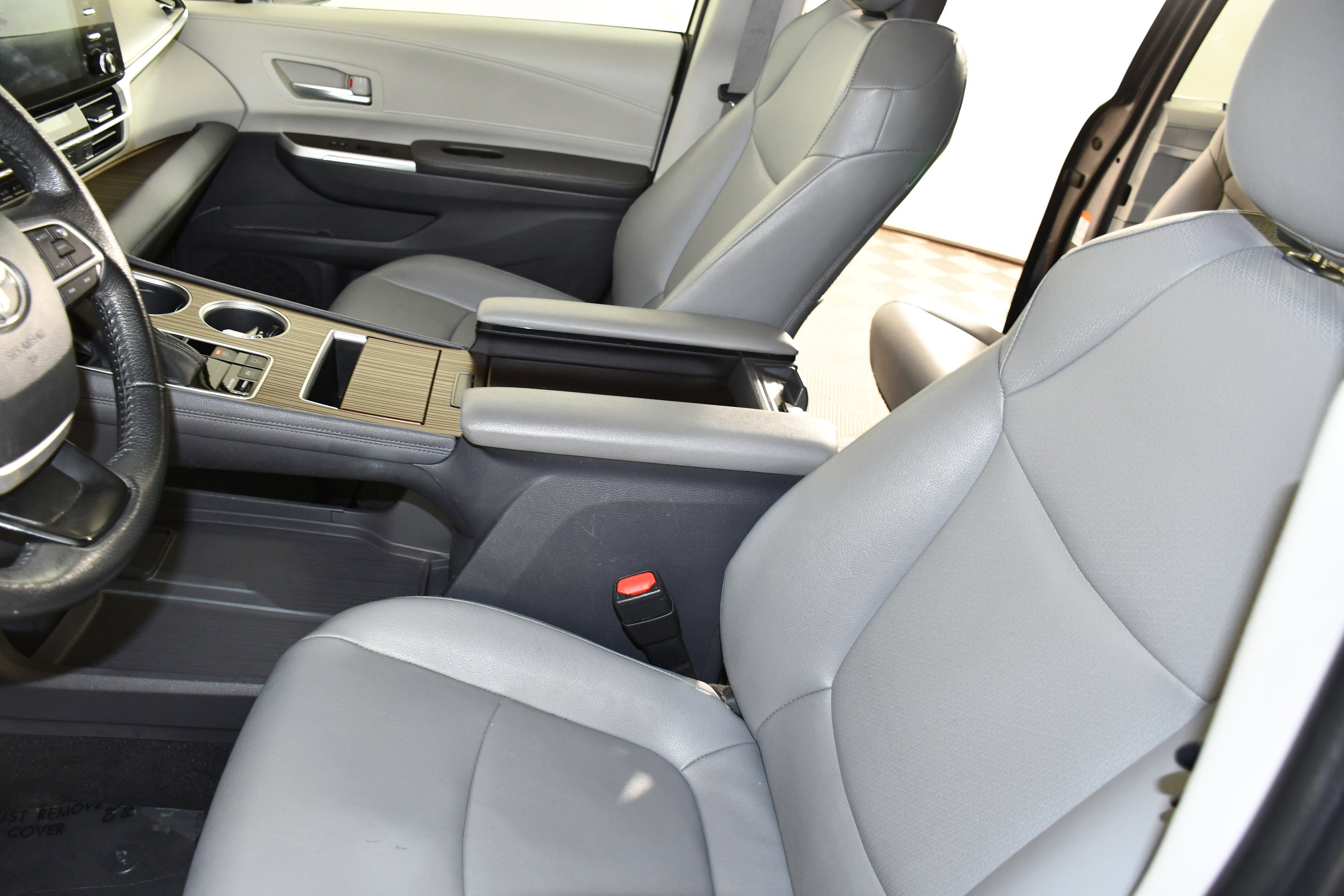 Used 2024 Toyota Sienna XLE image 37