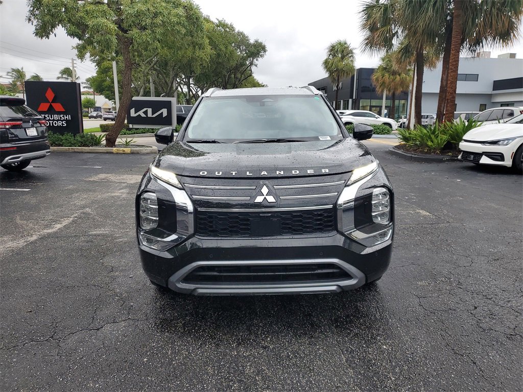 New 2025 Mitsubishi Outlander AWD image 2