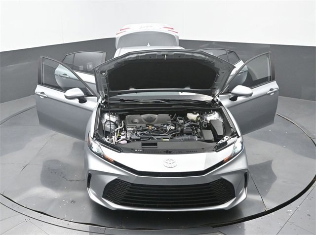 Used 2025 Toyota Camry LE image 31