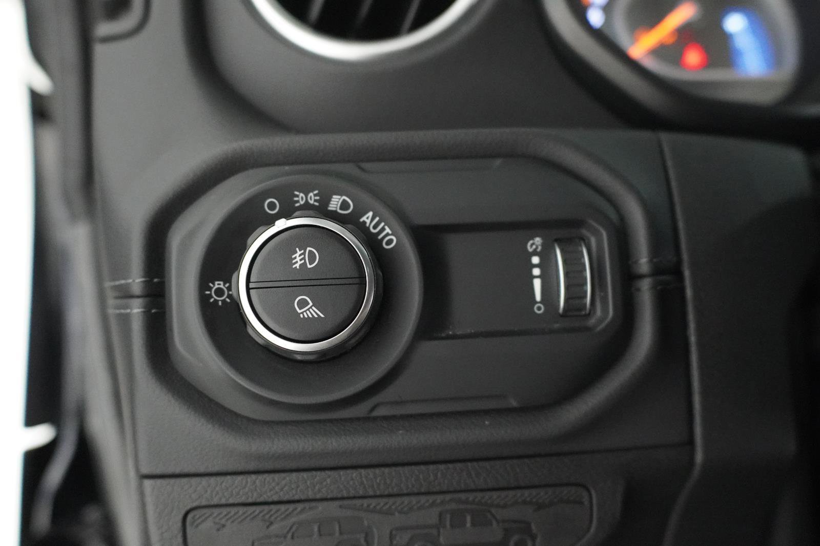 Used 2024 Jeep Gladiator Sport AWD/4WD image 10