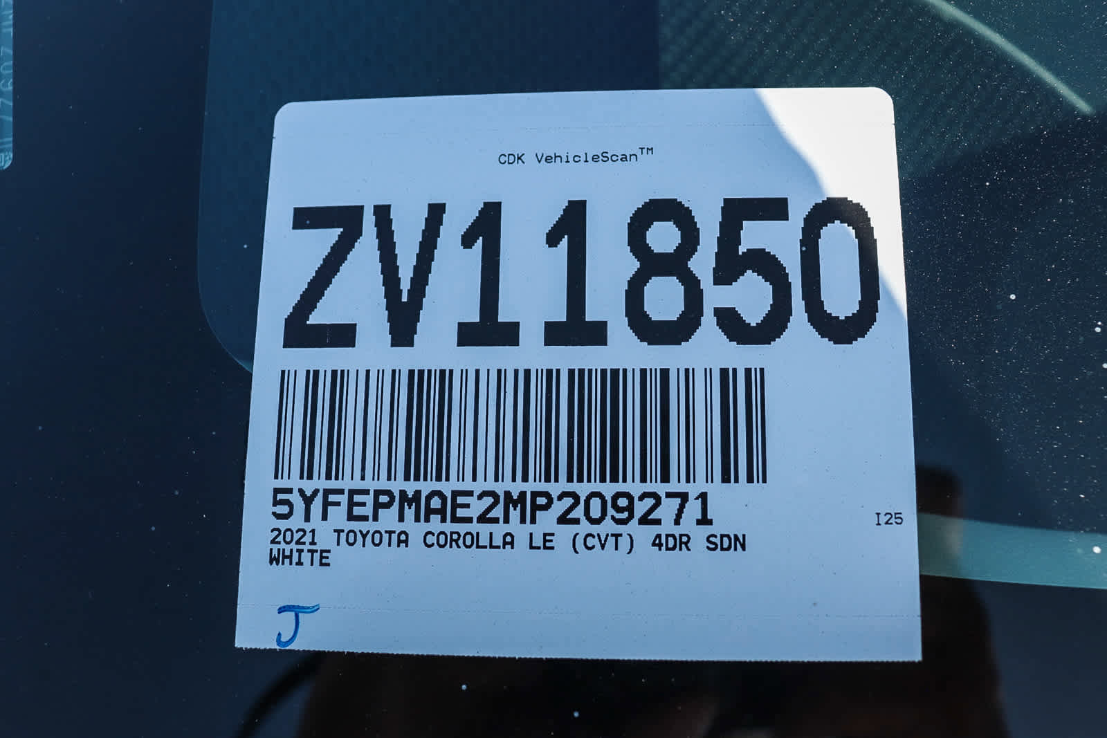 Used 2021 Toyota Corolla LE w/ Carpet Mat Package (TMS) image 27