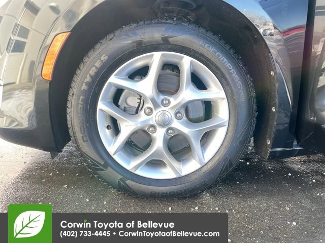 Used 2020 Chrysler Pacifica Limited image 27