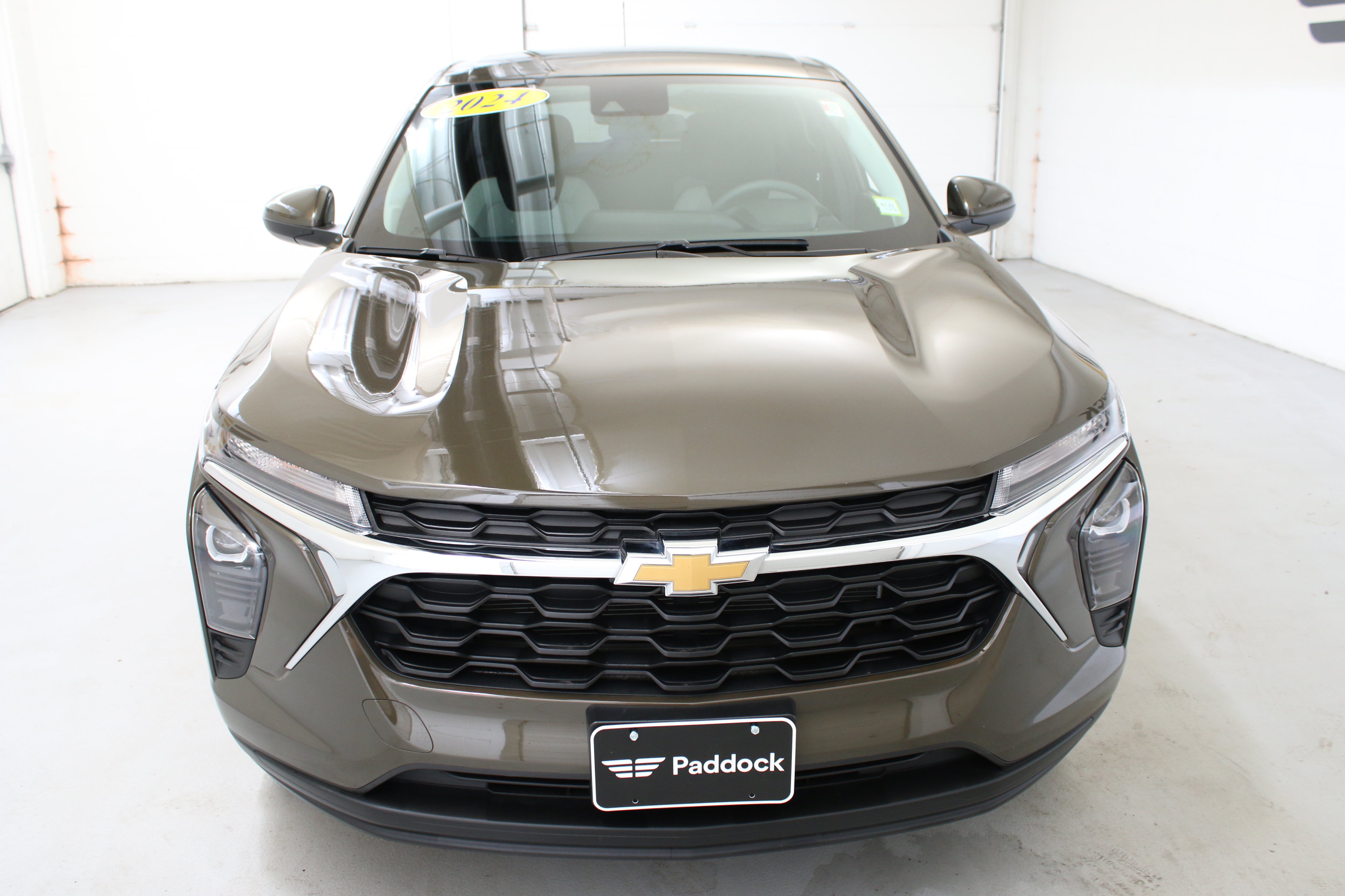 Used 2024 Chevrolet Trax LS w/ LS Convenience Package FWD image 2