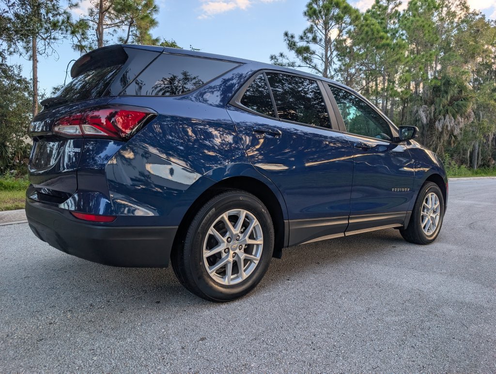 Used 2023 Chevrolet Equinox LS w/ LS Convenience Package FWD image 9