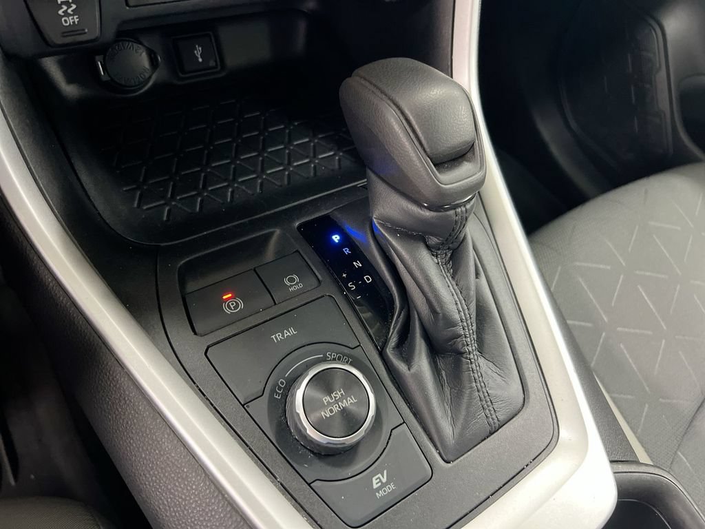 Used 2022 Toyota RAV4 XLE w/ Convenience Package AWD/4WD image 18