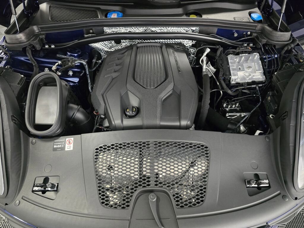 New 2026 Porsche Macan AWD/4WD image 11