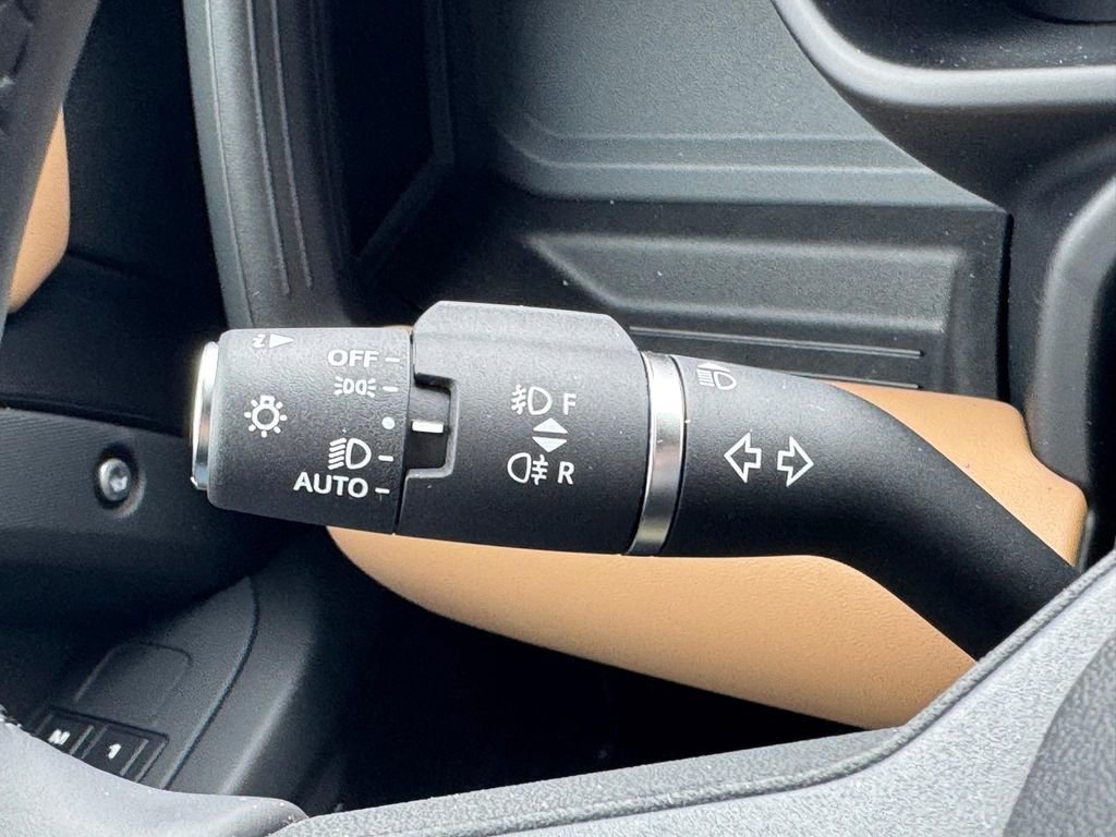 New 2026 Land Rover Defender 130 X-Dynamic SE image 19