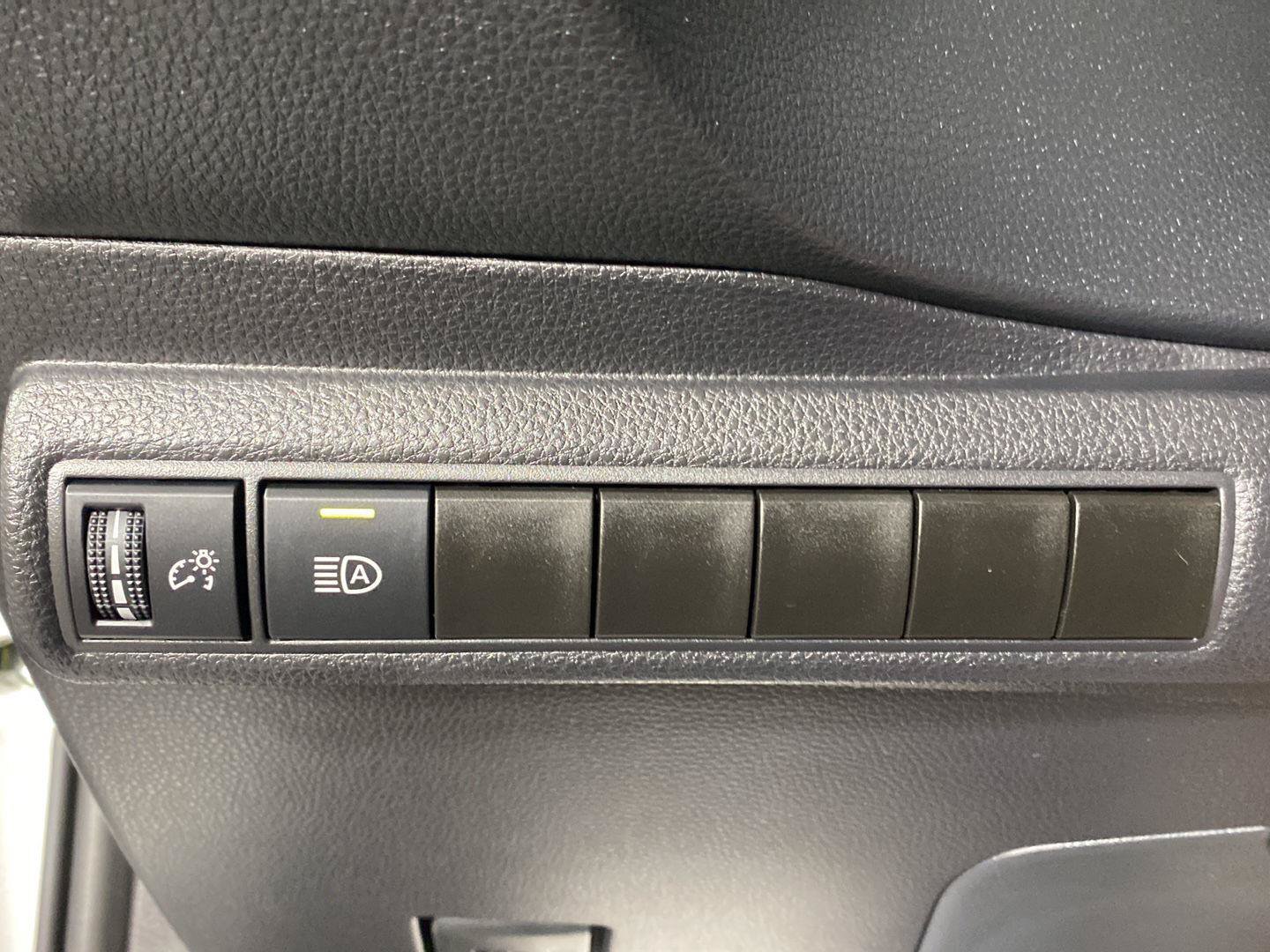 Used 2026 Toyota Corolla SE w/ SE Package FWD image 21