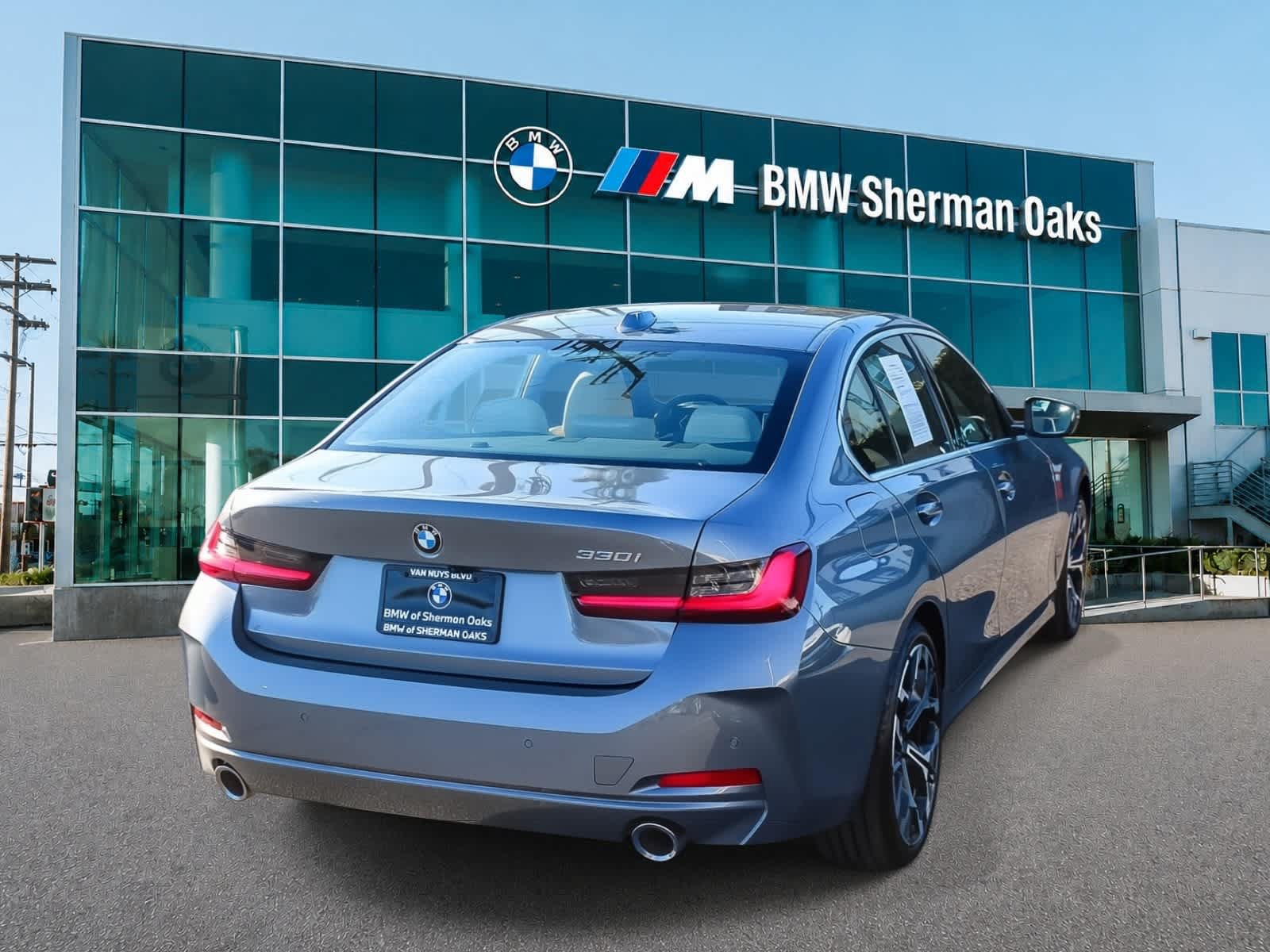 Used 2026 BMW 330i Sedan w/ Premium Package RWD image 4