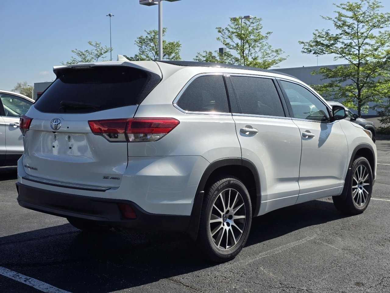 Used 2018 Toyota Highlander SE image 7