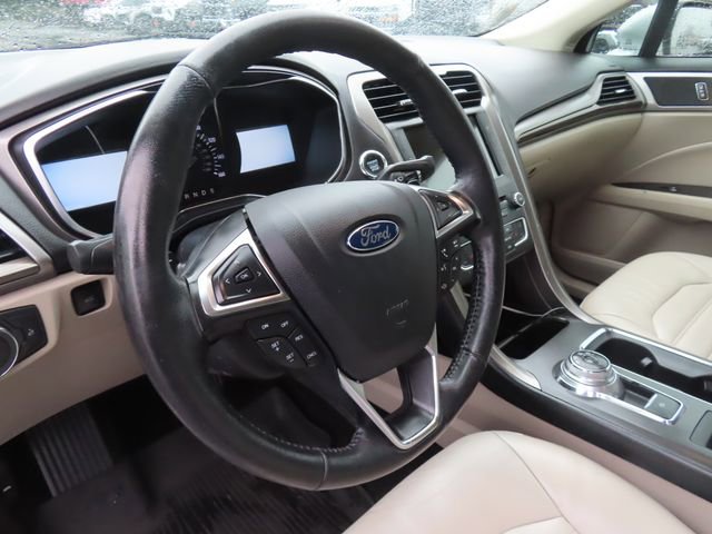 Used 2018 Ford Fusion SE w/ Fusion SE Technology Package image 16