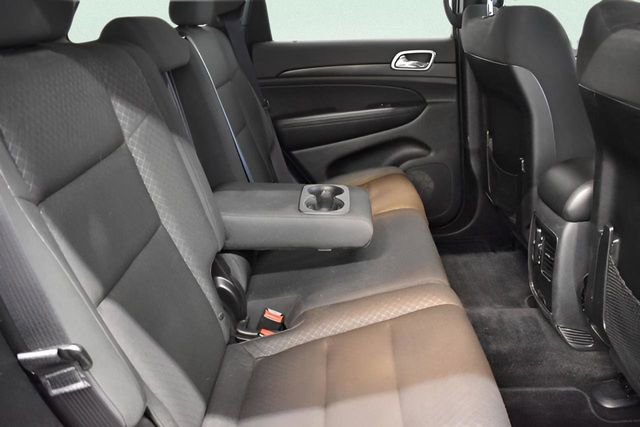 Used 2018 Jeep Grand Cherokee Laredo image 19