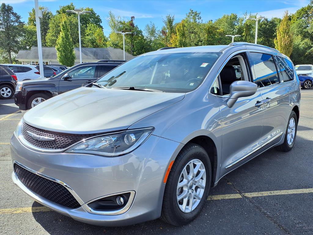 Used 2020 Chrysler Pacifica Touring-L image 3