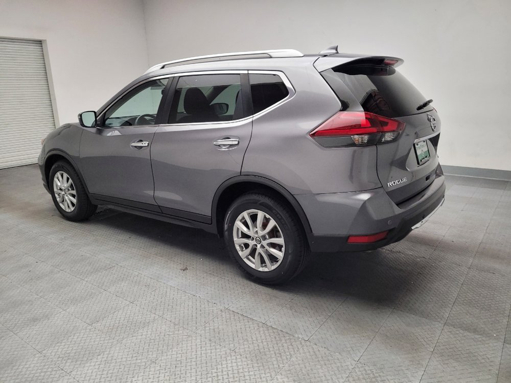 Used 2020 Nissan Rogue SV image 3