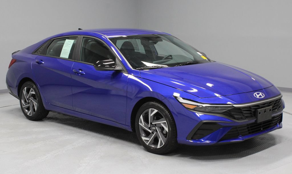 Used 2025 Hyundai Elantra Sport FWD image 1