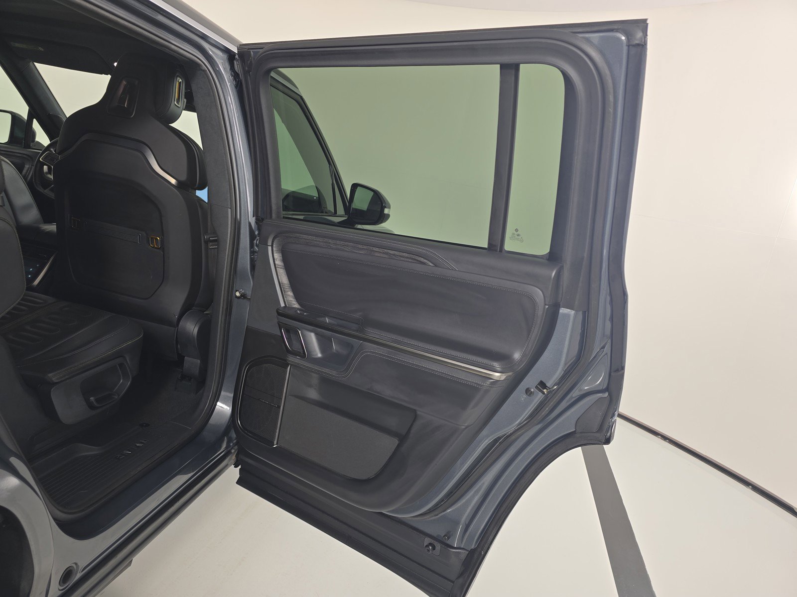 Used 2023 Rivian R1S Launch Edition AWD/4WD image 19
