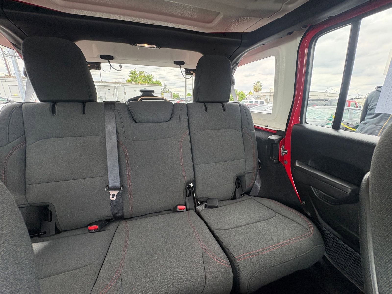 Used 2025 Jeep Wrangler Unlimited Rubicon AWD/4WD image 36