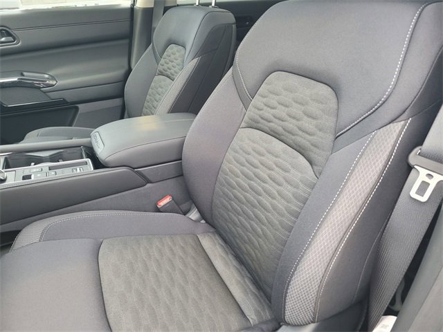 New 2025 Nissan Pathfinder SV w/ SV Premium Package image 8