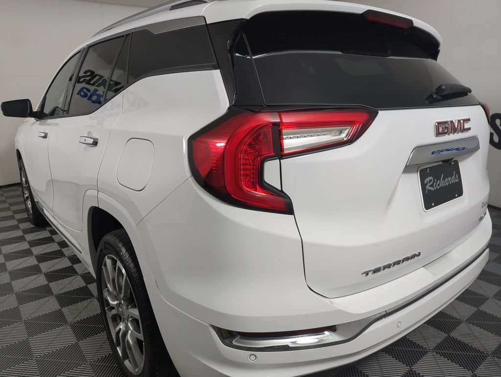 Used 2024 GMC Terrain Denali AWD/4WD image 2