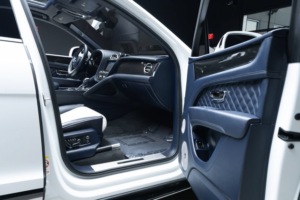 Used 2022 Bentley Bentayga AWD/4WD image 43